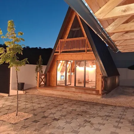 Wooden Cardinals Escópia