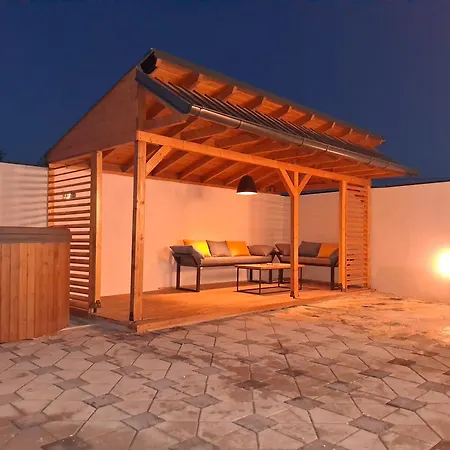 Villa Wooden Cardinals Skopje