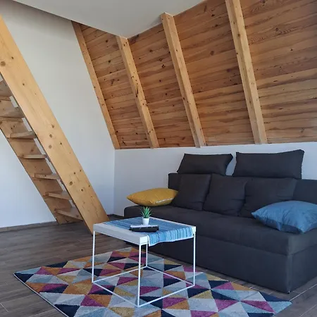 Villa Wooden Cardinals