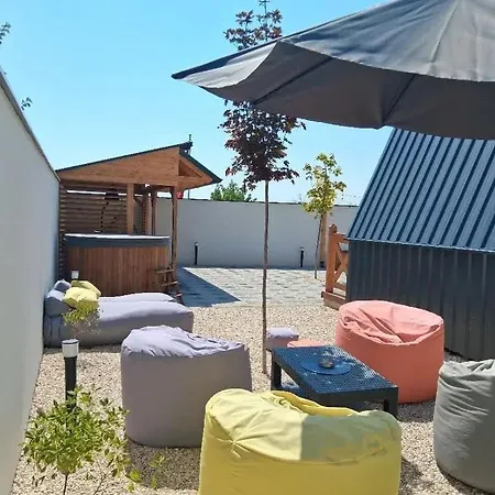 Villa Wooden Cardinals Skopje