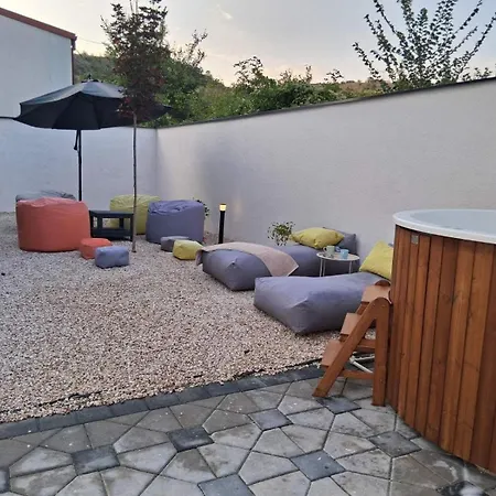 Villa Wooden Cardinals Skopje