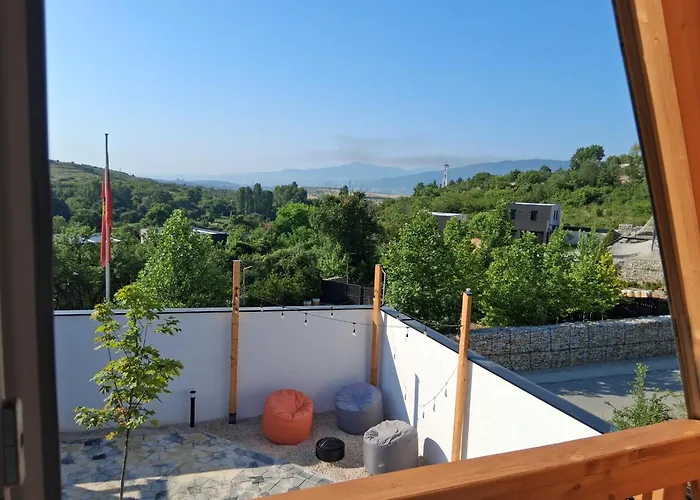 Wooden Cardinals Villa Szkopje