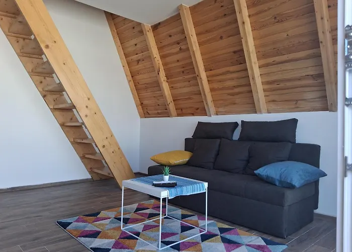 Villa Wooden Cardinals