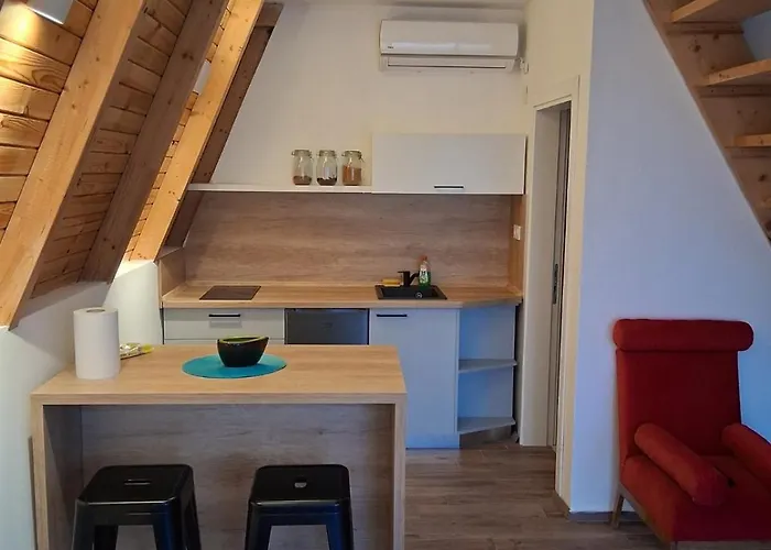 Wooden Cardinals Szkopje